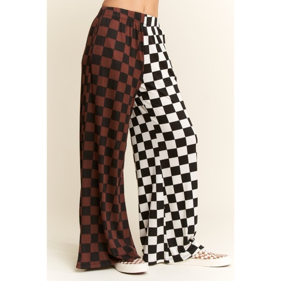🏁 JUST ARRIVED 🏁 Split Decision Checkered Wide-Leg Pants - Picture 7 of 9